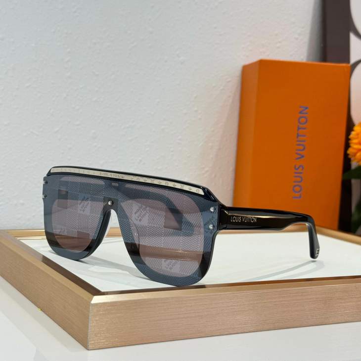 Picture of Louis Vuitton Sunglasses _SKUfw76250357fw